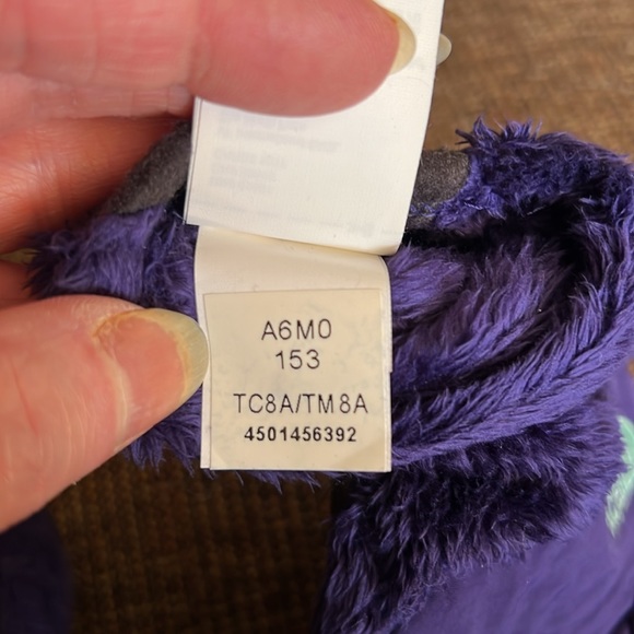 North Face Denali Gloves, size women’s small purple fuzzy with touch tech - Picture 10 of 11